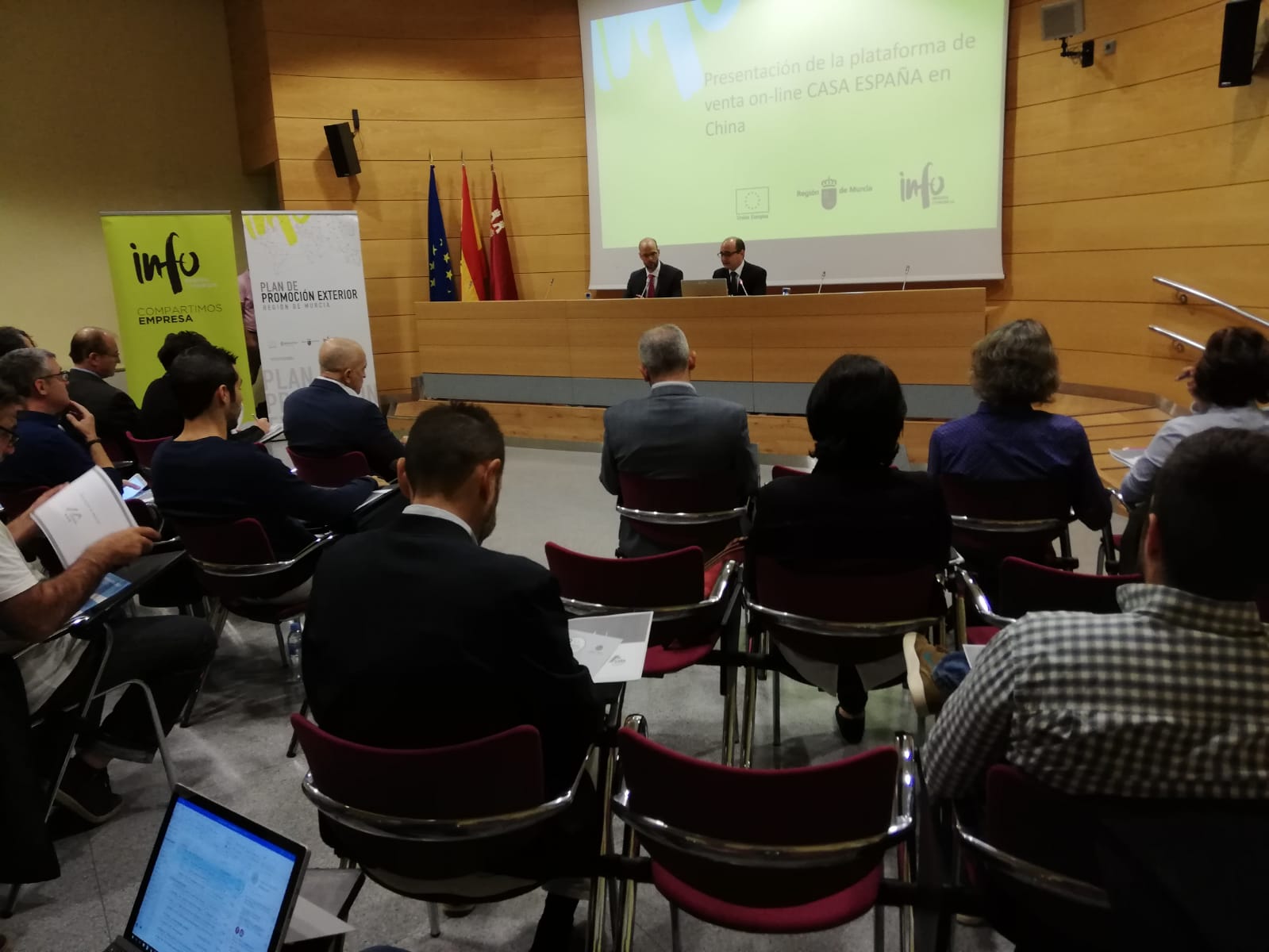 Más de 40 empresarios reciben asesoramiento específico para colocar y distribuir sus productos en el portal líder JD.com a través del canal Casa España