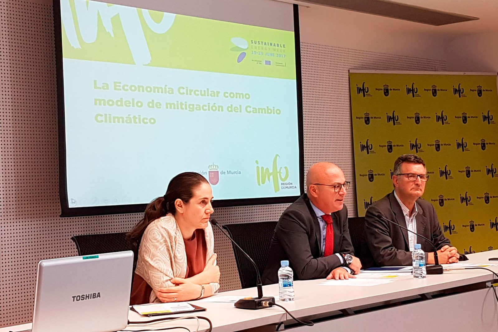 La estrategia, que contempla cinco ejes principales, está integrada a su vez por un total de 35 actuaciones que suman un presupuesto superior a los 14 millones de euros y prevé un ahorro de 300.000 euros anuales