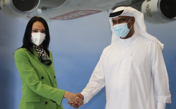 La Comunidad trabajará con la compañía aérea Emirates para que empresarios de la Región dispongan de facilidades a la hora de exportar