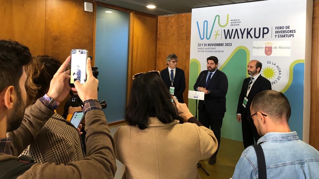 López Miras anuncia una línea pionera de ayudas para atraer a la Región empresas tecnológicas emergentes