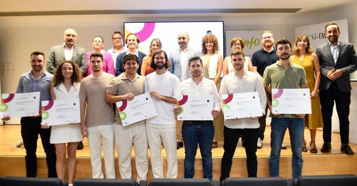 Las empresas de la Región premiadas con el distintivo 'Emprendedor del Mes' basan su negocio en el uso de las nuevas tecnologías