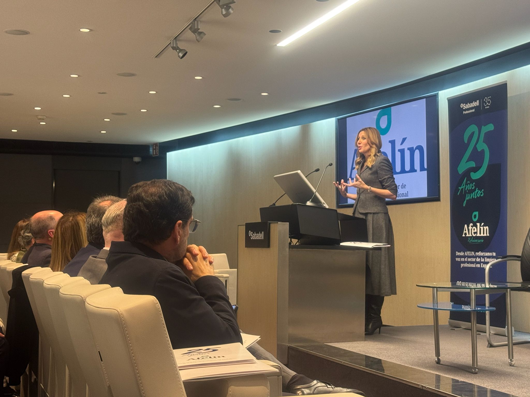 El Gobierno regional defiende la simplificación administrativa como clave para impulsar la competitividad empresarial