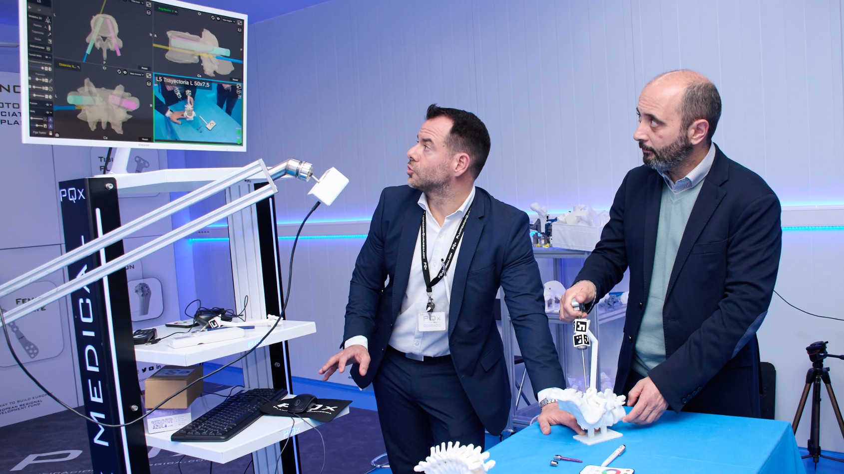 El director del Info, Joaquín Gómez, visitó esta semana la empresa de tecnología médica Planificación y Navegación Quirúrgica
