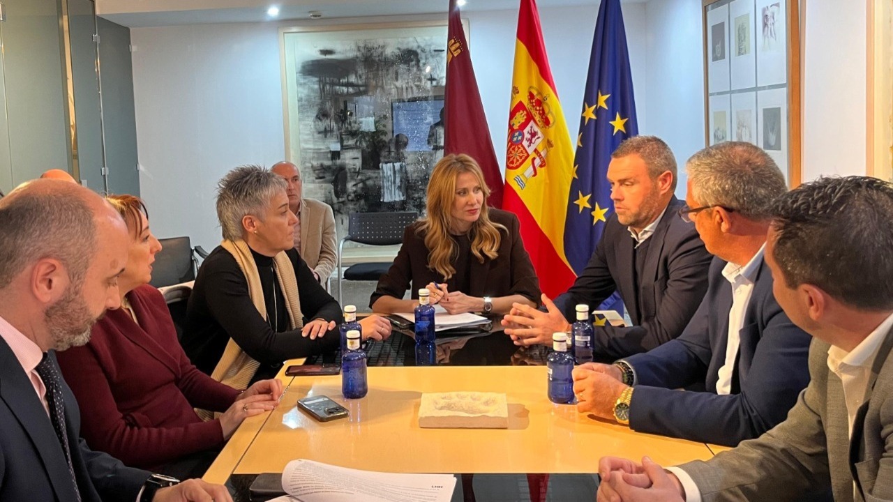 Reunión para presentar el 'Informe de dinamización'.